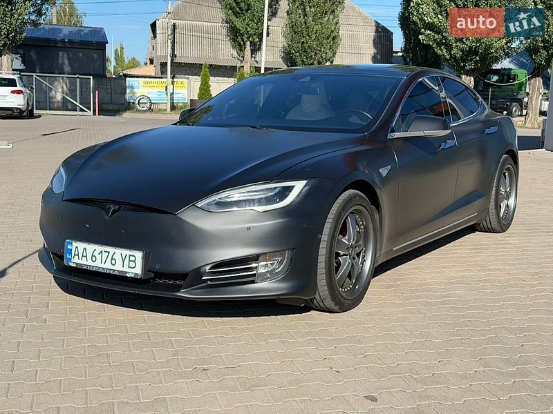 Ліфтбек Tesla Model S 2016 в Києві