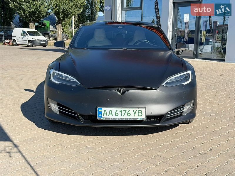 Ліфтбек Tesla Model S 2016 в Києві