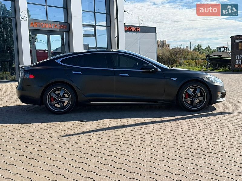 Ліфтбек Tesla Model S 2016 в Києві