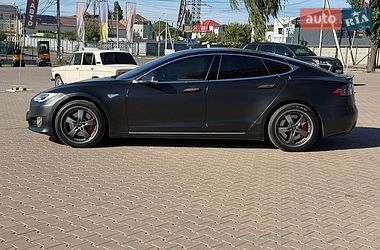 Ліфтбек Tesla Model S 2016 в Києві