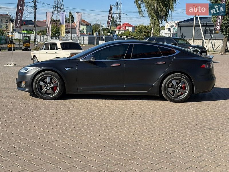 Ліфтбек Tesla Model S 2016 в Києві
