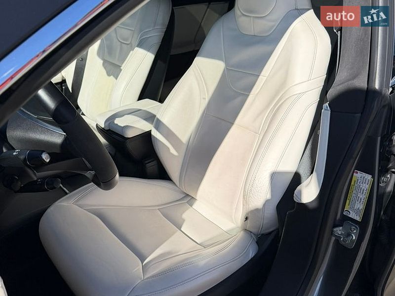 Ліфтбек Tesla Model S 2016 в Києві