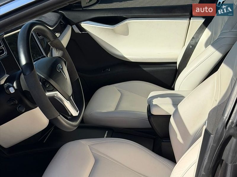 Ліфтбек Tesla Model S 2016 в Києві