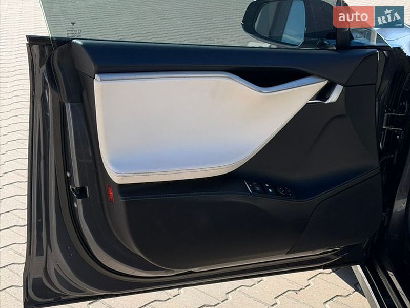 Ліфтбек Tesla Model S 2016 в Києві