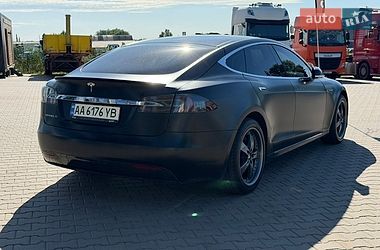 Ліфтбек Tesla Model S 2016 в Києві