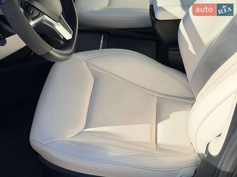 Ліфтбек Tesla Model S 2016 в Києві