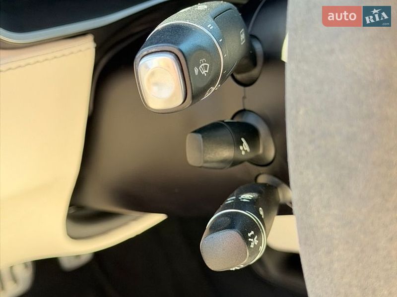 Ліфтбек Tesla Model S 2016 в Києві