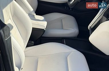 Ліфтбек Tesla Model S 2016 в Києві