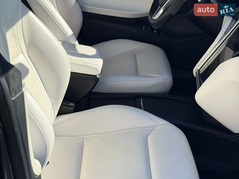 Ліфтбек Tesla Model S 2016 в Києві