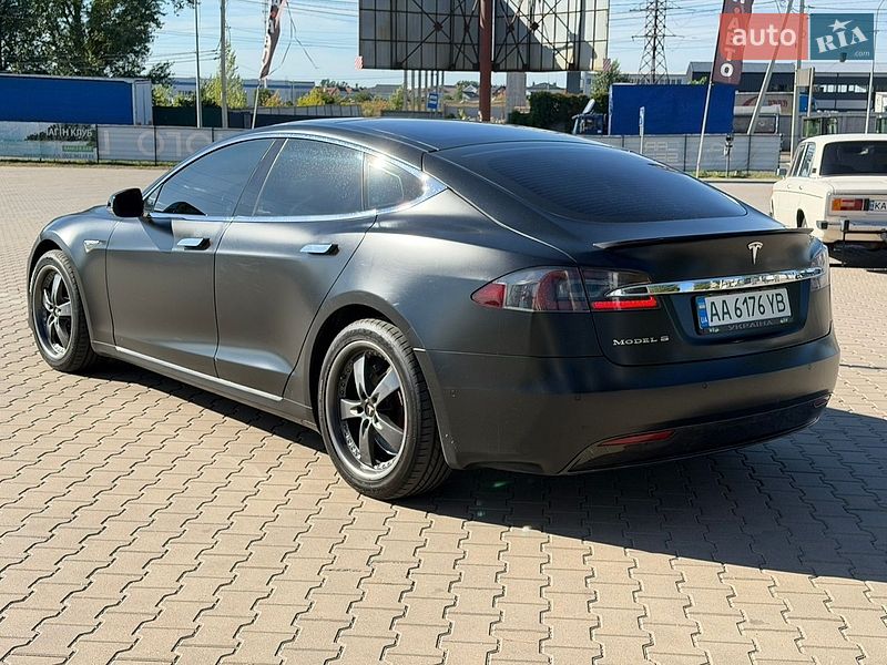 Ліфтбек Tesla Model S 2016 в Києві