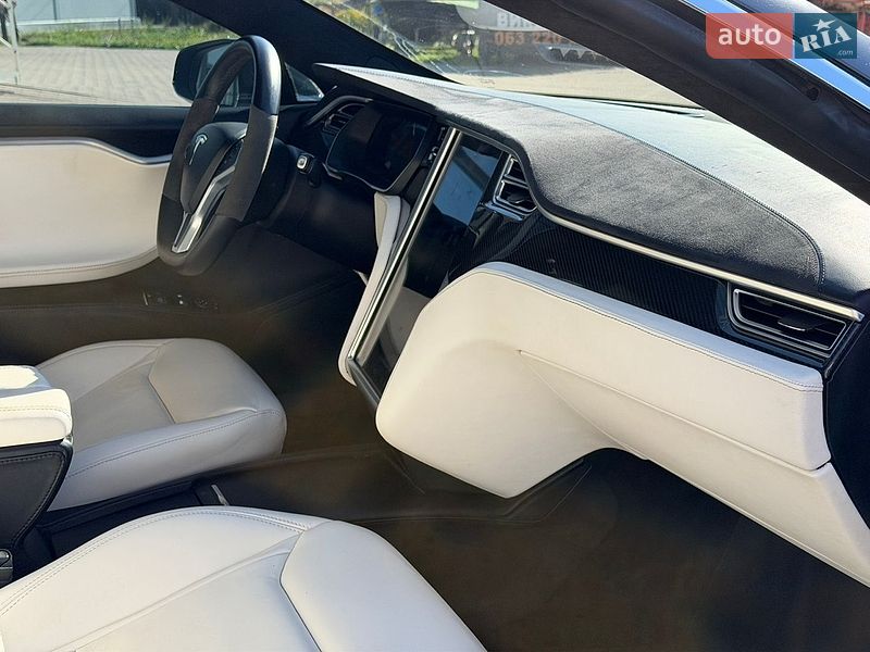Ліфтбек Tesla Model S 2016 в Києві