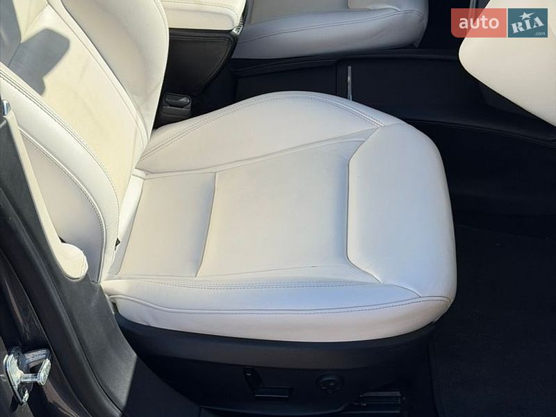 Ліфтбек Tesla Model S 2016 в Києві