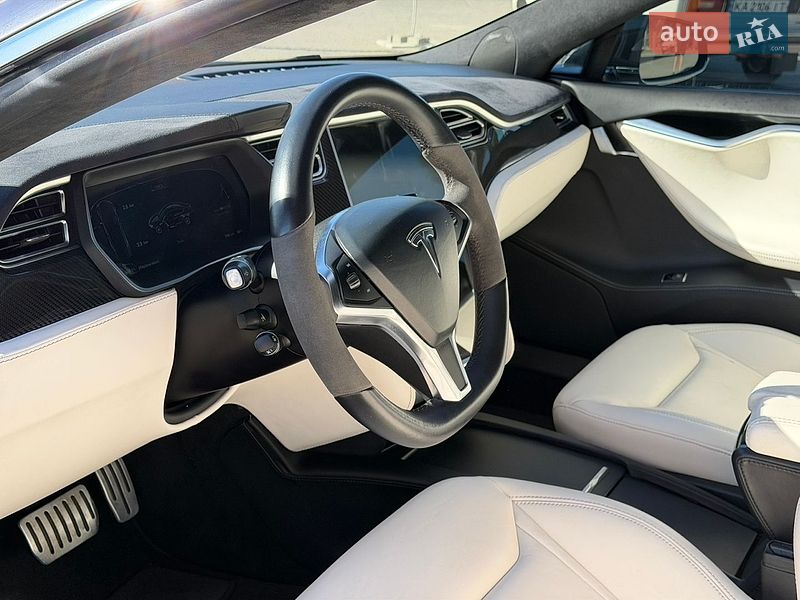Ліфтбек Tesla Model S 2016 в Києві