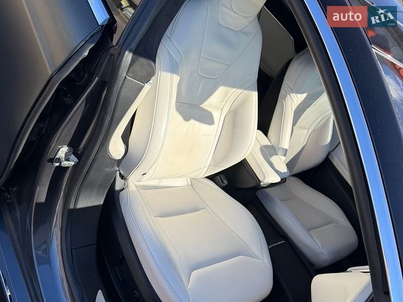 Ліфтбек Tesla Model S 2016 в Києві