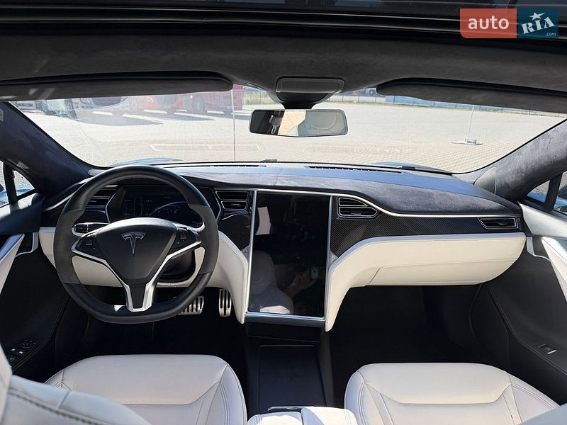 Ліфтбек Tesla Model S 2016 в Києві