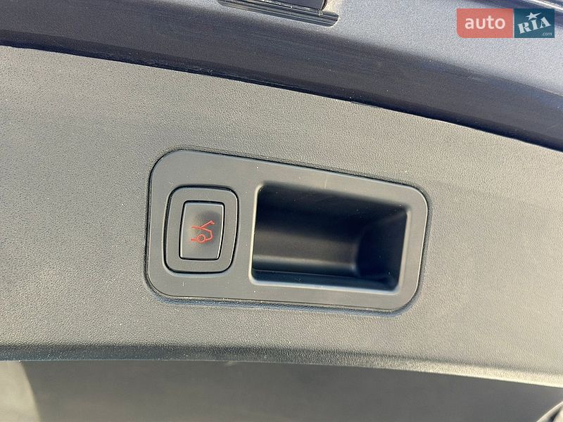 Ліфтбек Tesla Model S 2016 в Києві