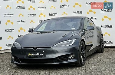 Лифтбек Tesla Model S 2016 в Луцке