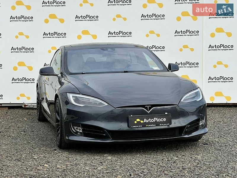 Лифтбек Tesla Model S 2016 в Луцке