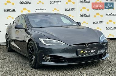 Лифтбек Tesla Model S 2016 в Луцке