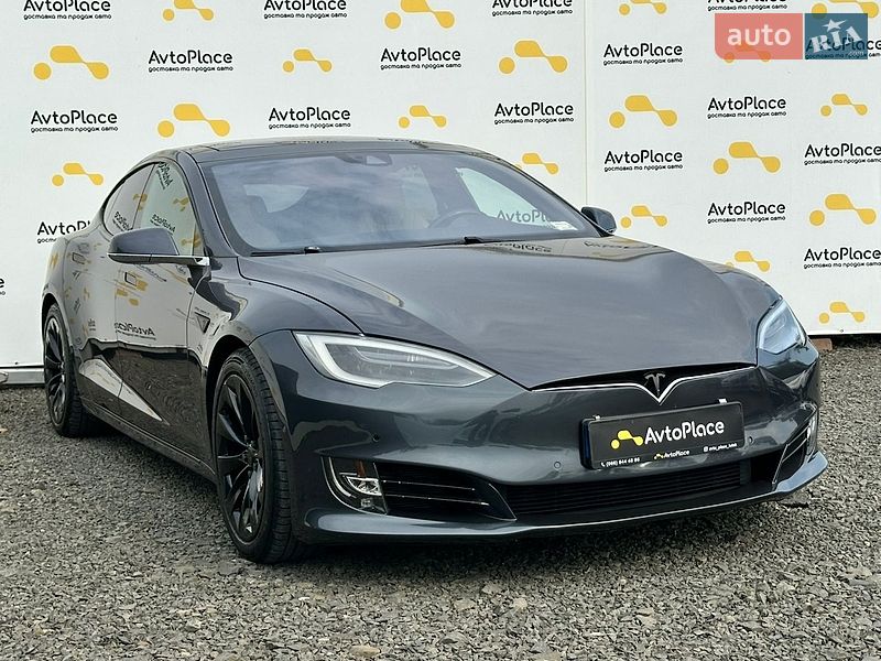 Лифтбек Tesla Model S 2016 в Луцке