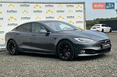 Лифтбек Tesla Model S 2016 в Луцке