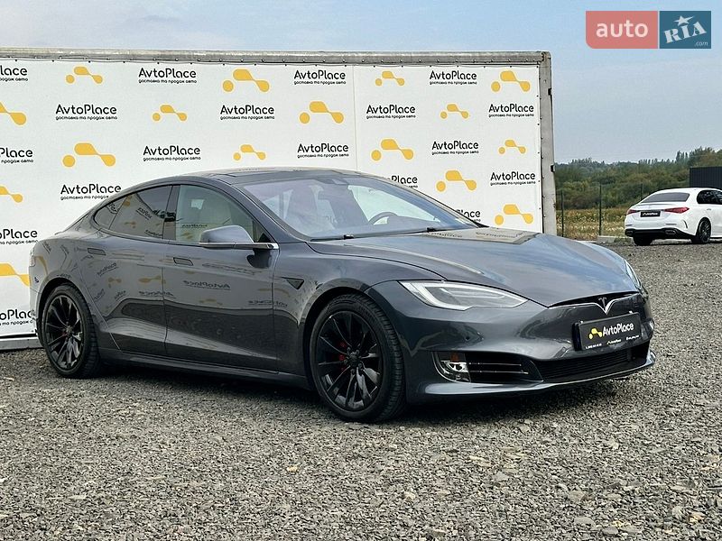Лифтбек Tesla Model S 2016 в Луцке