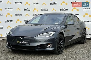 Лифтбек Tesla Model S 2016 в Луцке