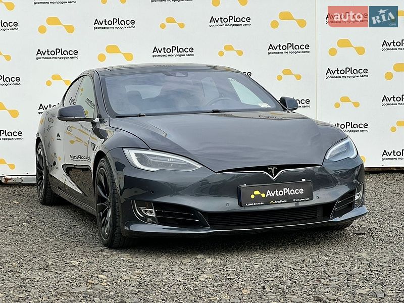 Лифтбек Tesla Model S 2016 в Луцке