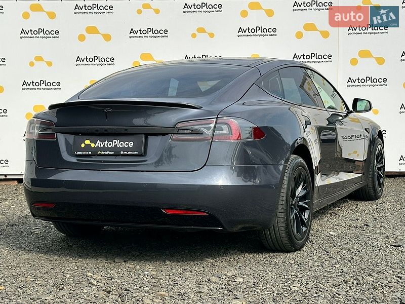 Лифтбек Tesla Model S 2016 в Луцке