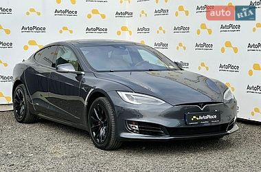 Лифтбек Tesla Model S 2016 в Луцке