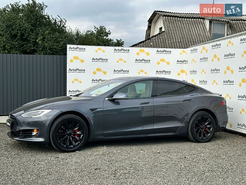 Лифтбек Tesla Model S 2016 в Луцке