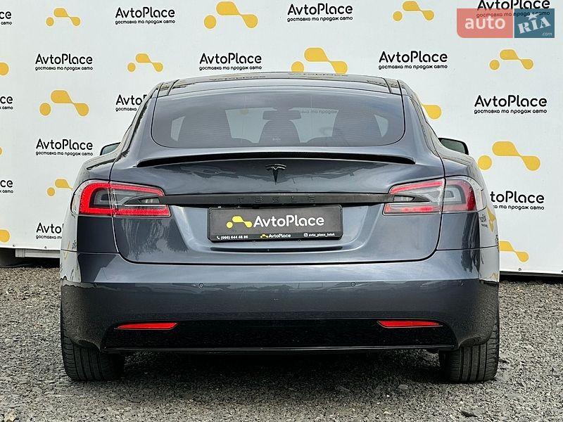 Лифтбек Tesla Model S 2016 в Луцке