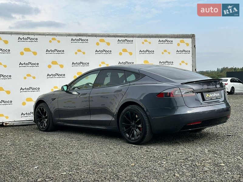 Лифтбек Tesla Model S 2016 в Луцке