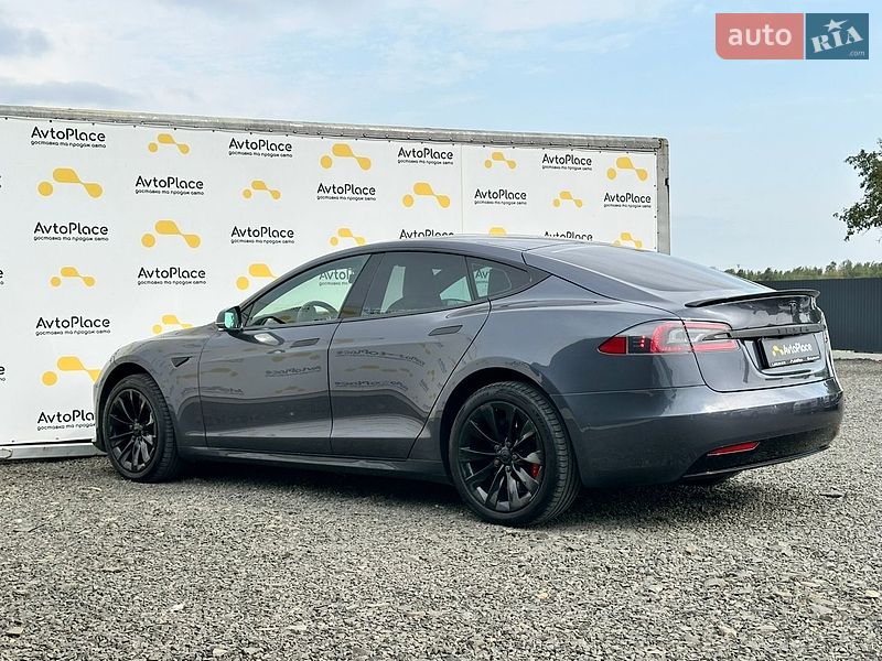 Лифтбек Tesla Model S 2016 в Луцке