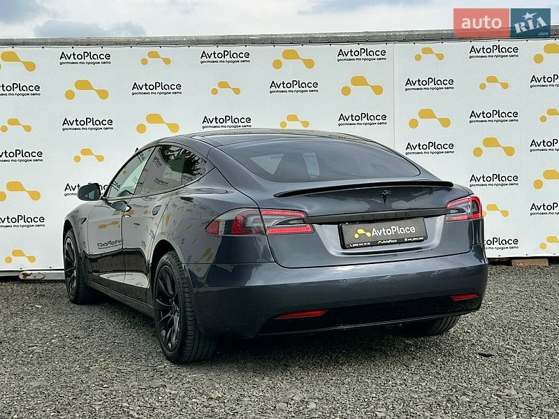 Лифтбек Tesla Model S 2016 в Луцке