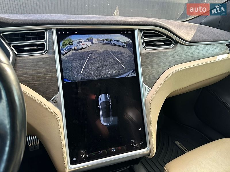 Лифтбек Tesla Model S 2016 в Луцке