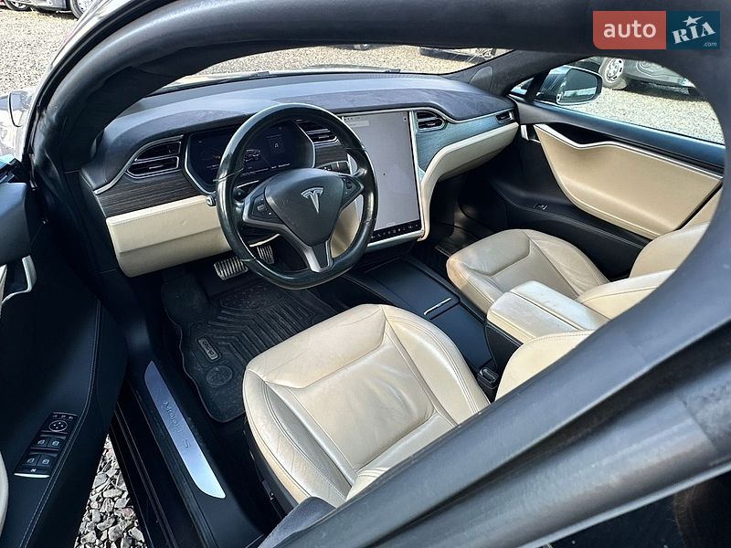 Лифтбек Tesla Model S 2016 в Луцке