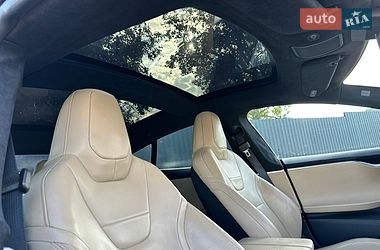 Лифтбек Tesla Model S 2016 в Луцке