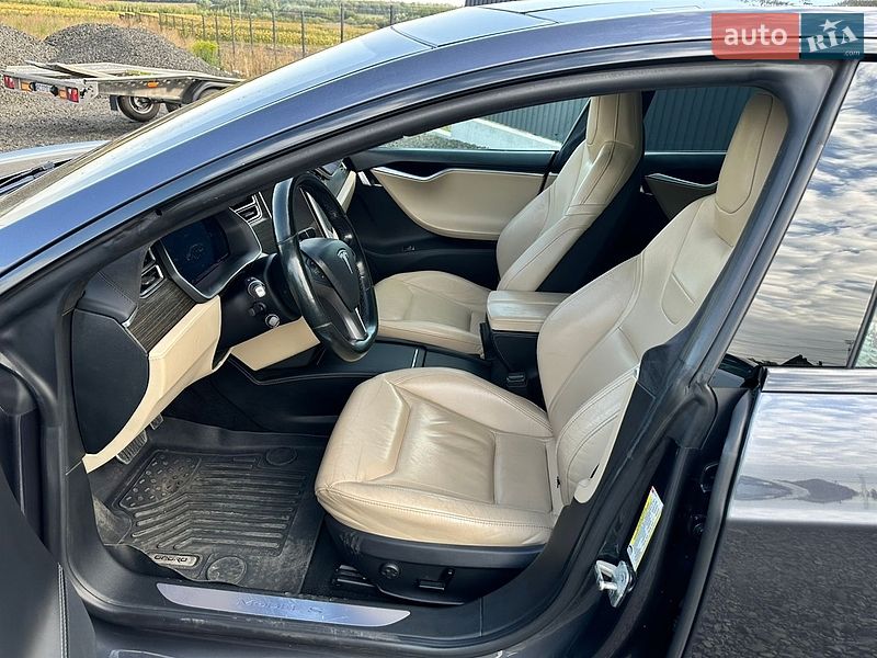 Лифтбек Tesla Model S 2016 в Луцке