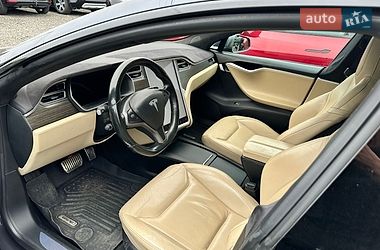 Лифтбек Tesla Model S 2016 в Луцке