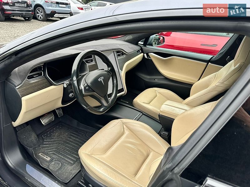 Лифтбек Tesla Model S 2016 в Луцке
