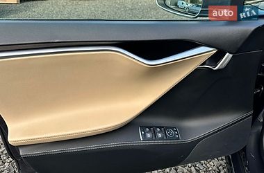 Лифтбек Tesla Model S 2016 в Луцке