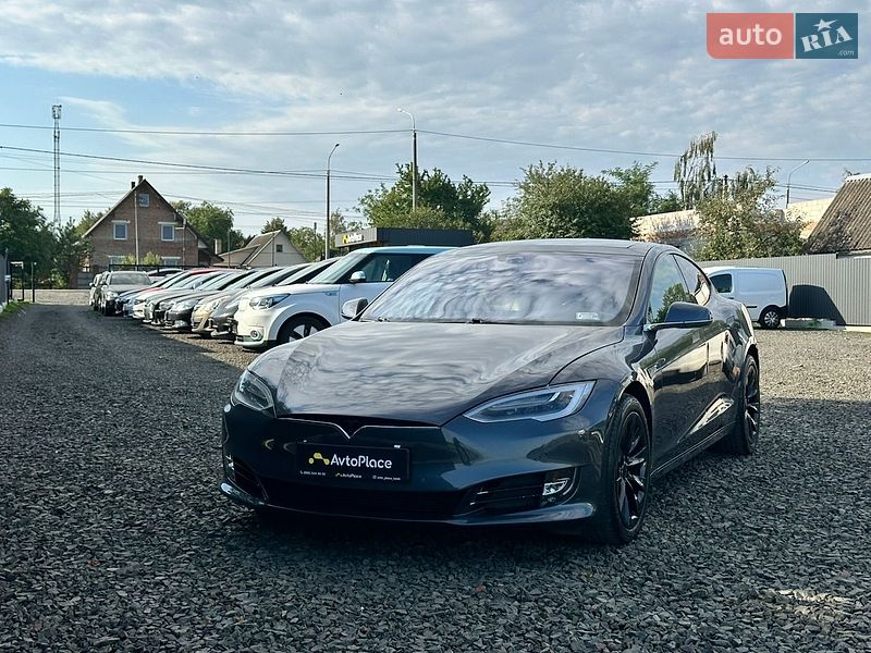 Лифтбек Tesla Model S 2016 в Луцке