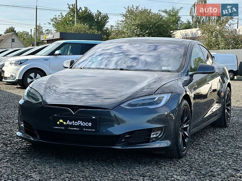 Лифтбек Tesla Model S 2016 в Луцке