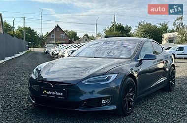 Лифтбек Tesla Model S 2016 в Луцке