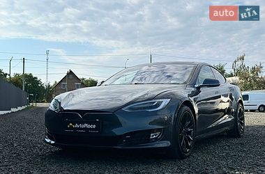 Лифтбек Tesla Model S 2016 в Луцке