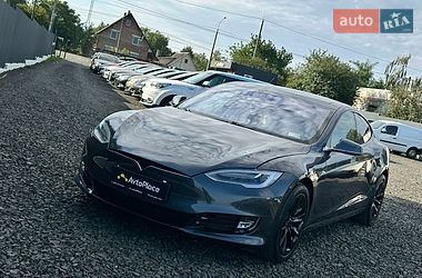 Лифтбек Tesla Model S 2016 в Луцке