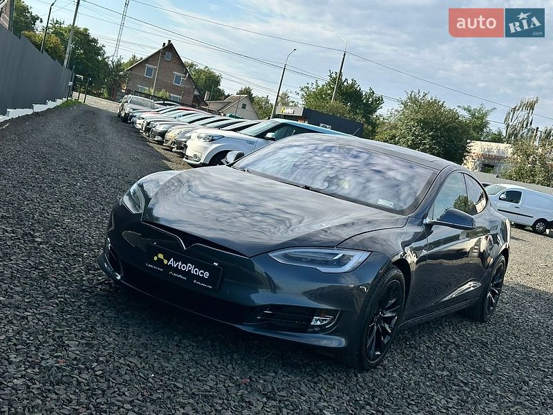 Лифтбек Tesla Model S 2016 в Луцке