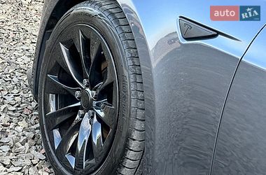 Лифтбек Tesla Model S 2016 в Луцке