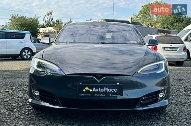 Лифтбек Tesla Model S 2016 в Луцке